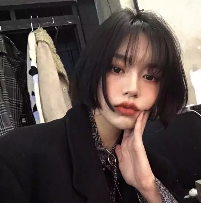 聪明的金发美女 封面