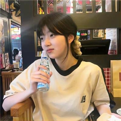 如何培养一个女孩 封面